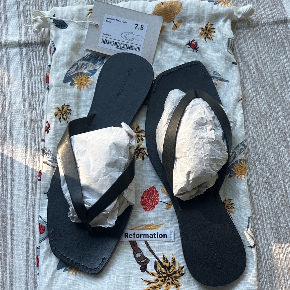 Reformation Black Naomi Flat Thong Sandals 7.5